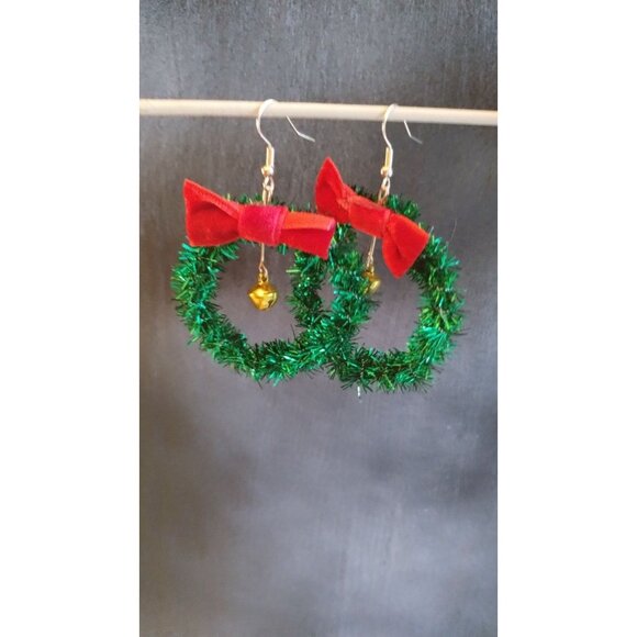 Christmas Wreath Earrings With Dangle Bell - Picture 4 of 9